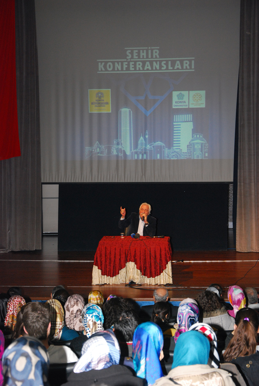 Yavuz Bahadıroğlu 'Şehir ve Çanakkale Ruhu'nu Anlattı