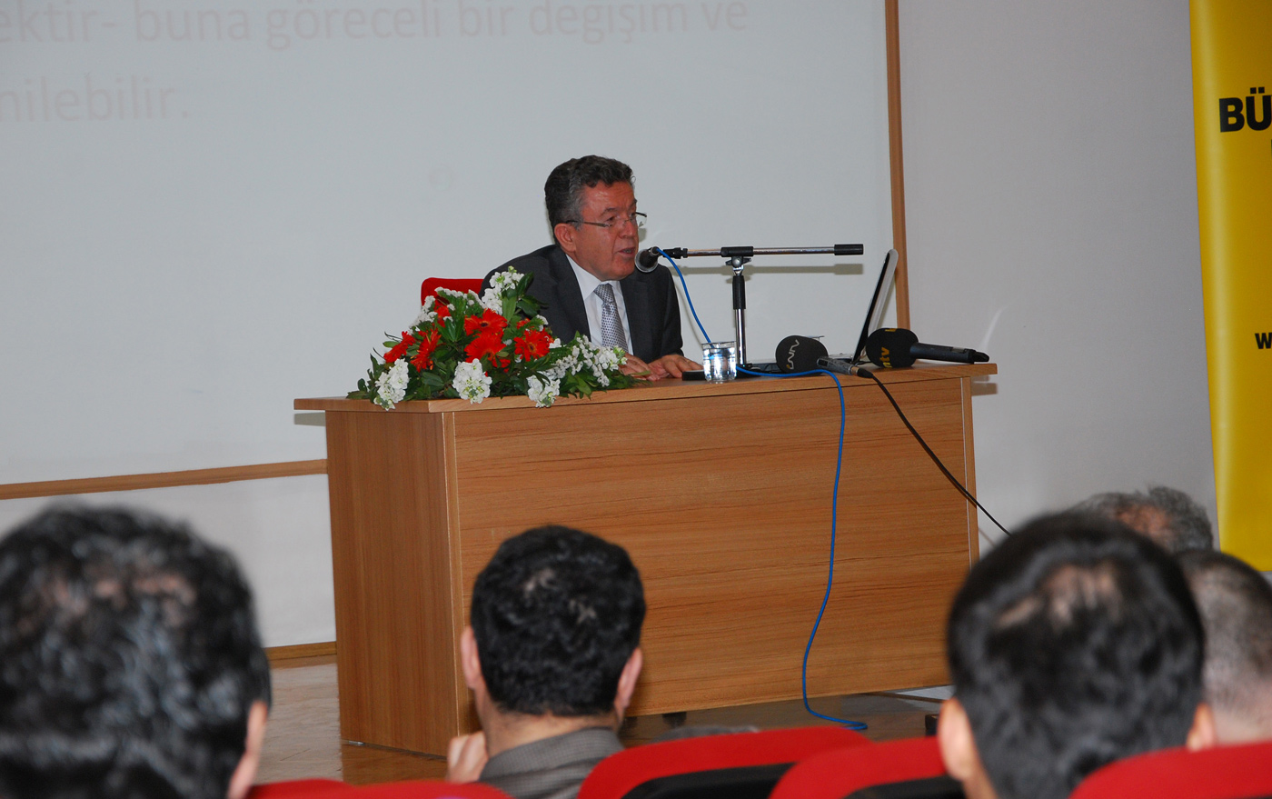 Yusuf Ziya Özcan 'Şehir ve Üniversite'yi Anlattı