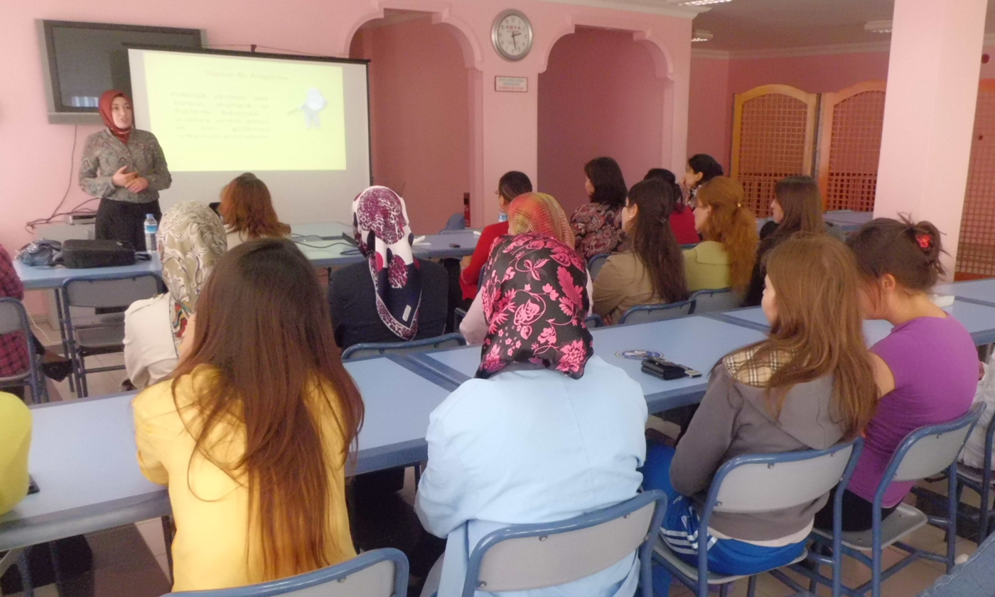 Öğrenci Yurtlarında 'Sosyal Ortamda Birey' Anlatıldı