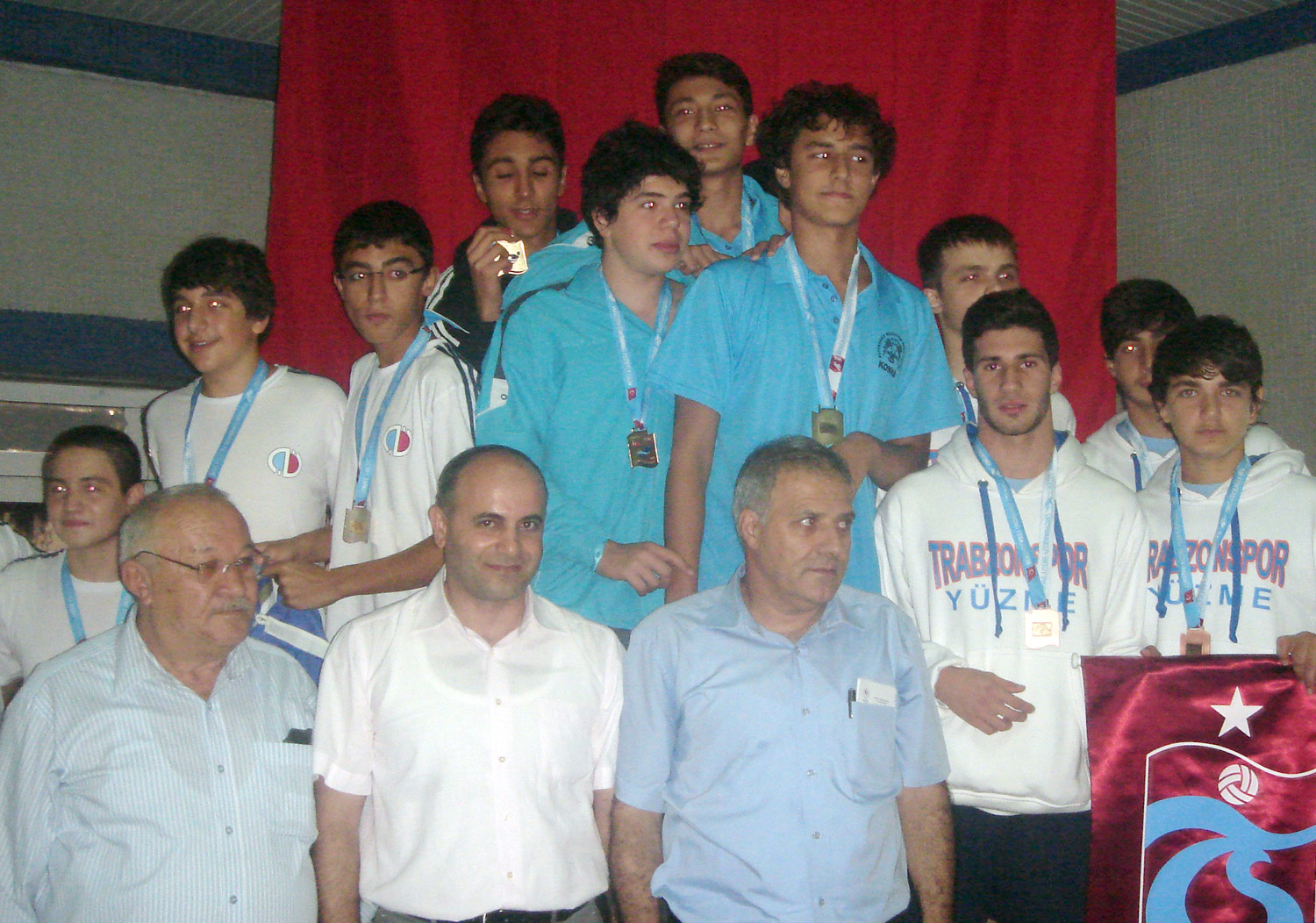 Yüzme Takımımız Madalyaları Topladı