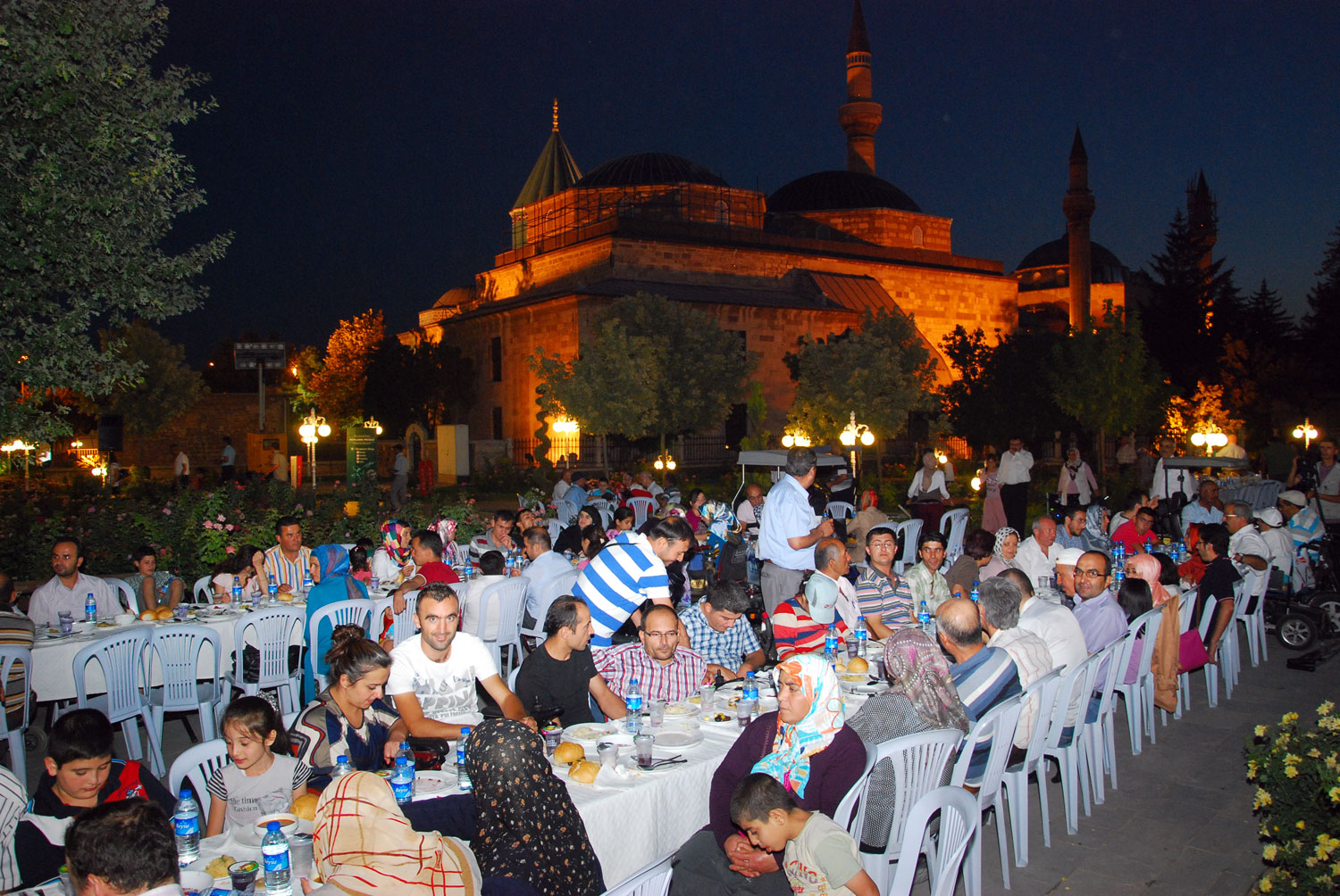 Engelli Dernekleriyle Mevlana Gülbahçe'de İftar