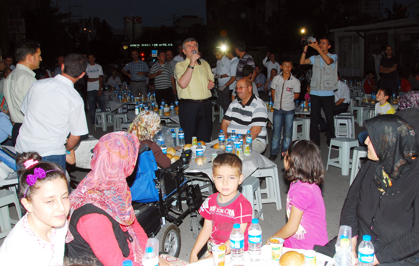 Mahalle İftarları Kardeşlik Ortamını Pekiştiriyor