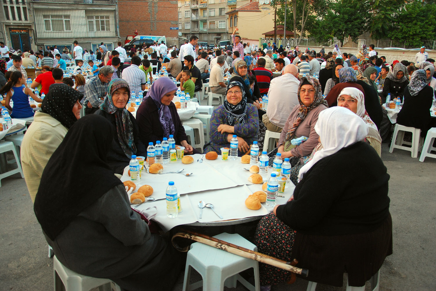 Mahalle İftarları Bütünleşmenin Sembolü