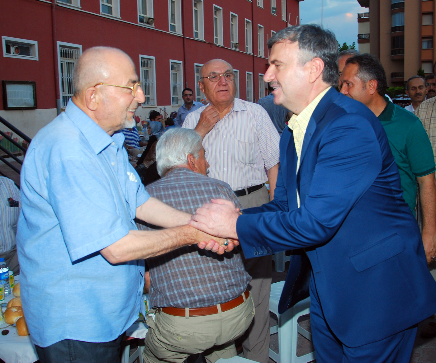 Büyükşehir'in Mahalle İftarları Başladı