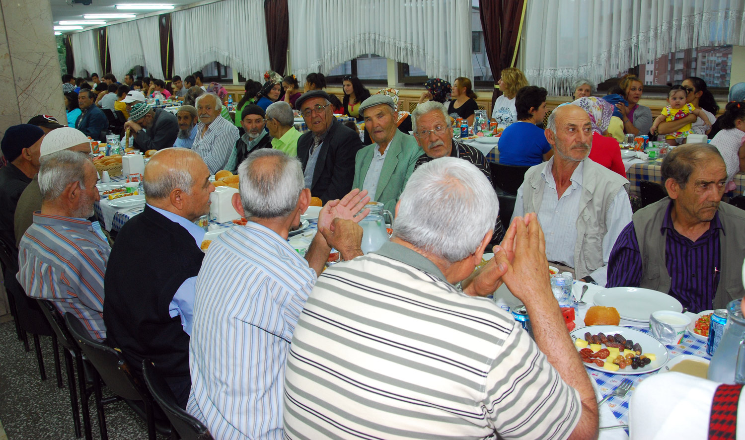 Yetiştirme Yurdunda Kalan Öğrenciler İftarda Buluştu