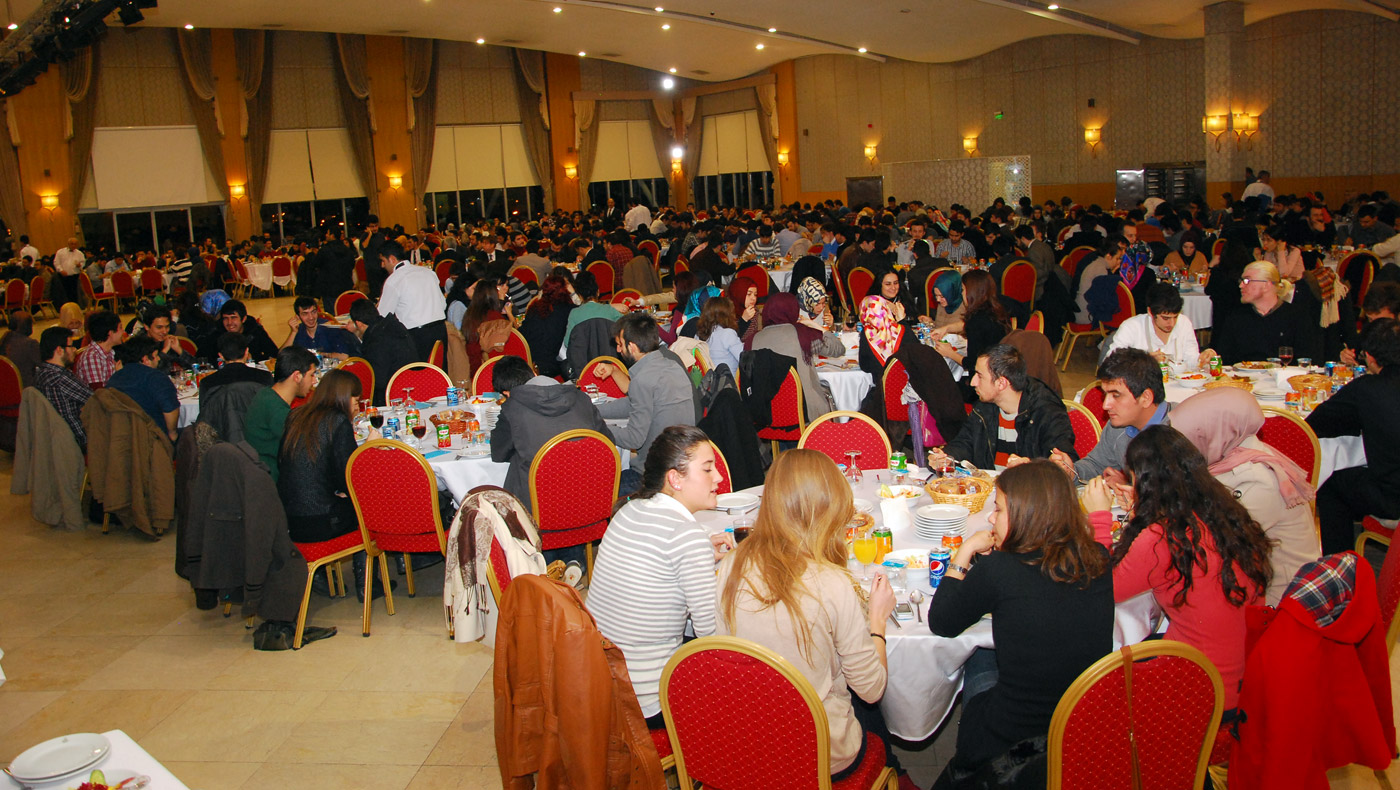 Başkan Akyürek İstanbul'daki Konyalı Öğrencilerle Buluştu