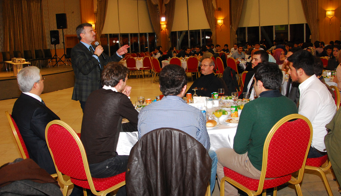 Başkan Akyürek İstanbul'daki Konyalı Öğrencilerle Buluştu