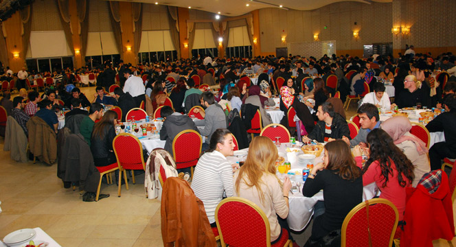 Başkan Akyürek İstanbul'daki Konyalı Öğrencilerle Buluştu