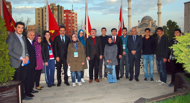 Gençler Ülkenin Aydınlık Geleceğine Katkı Yapacak