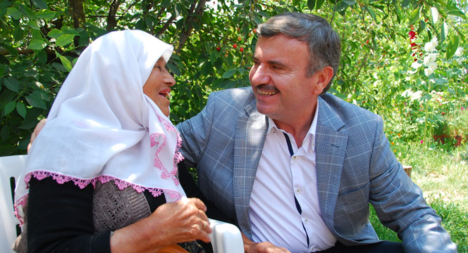 Anne Sevgisi Sevgilerin En Güçlüsüdür