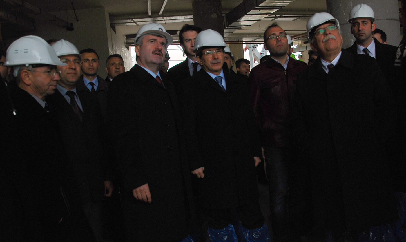 Bakan Davutoğlu ve Bakan Avcı Bilim Merkezi İnşaatını İnceledi