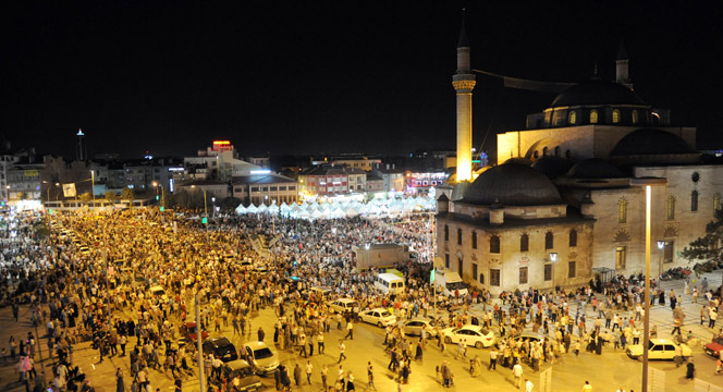 Konya'da Muhteşem Kadir Gecesi Coşkusu