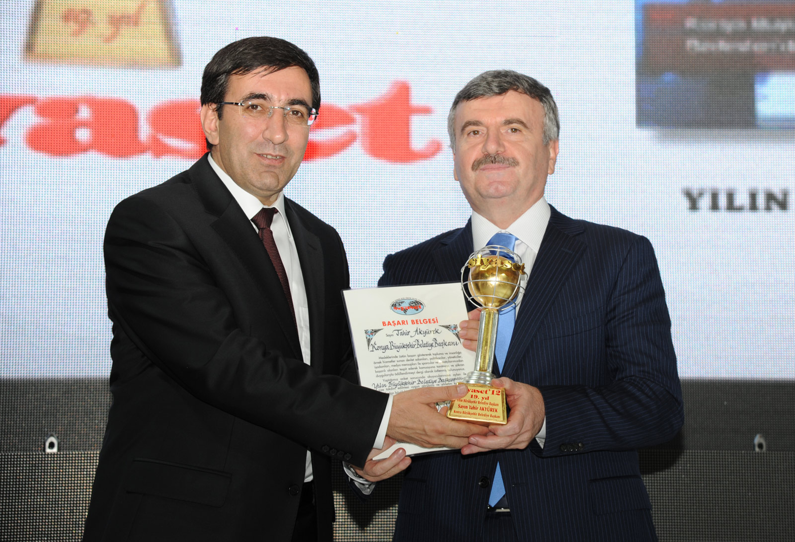 Yılın Büyükşehir Belediye Başkanı Tahir Akyürek