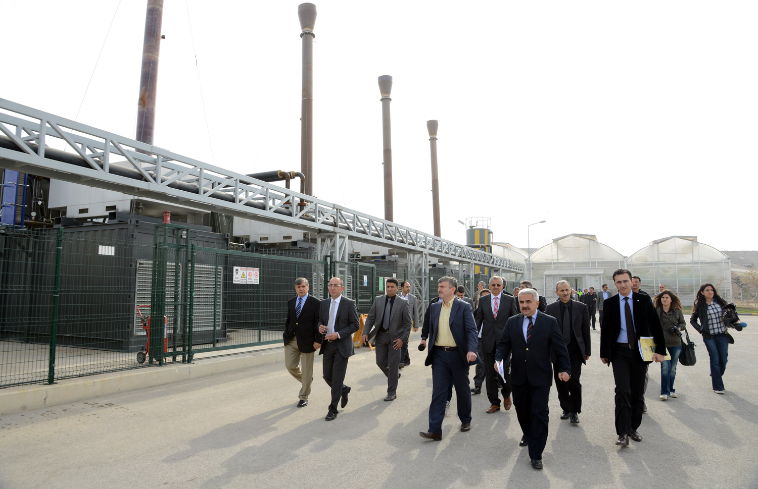 Aslım Çöplüğü'ndeki Elektrik Tesisi'ne Kurulan Serada İlk Hasat Yapıldı