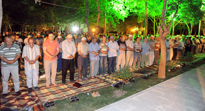 Tarihi Namazgah'ta Bayram Namazı 