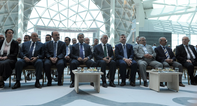 Bakan Ergün Bilim Merkezi'nde İncelemelerde Bulundu
