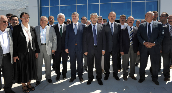 Bakan Ergün Bilim Merkezi'nde İncelemelerde Bulundu