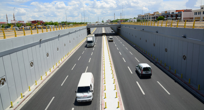 Borsa Köprülü Kavşağı Trafiğe Açıldı