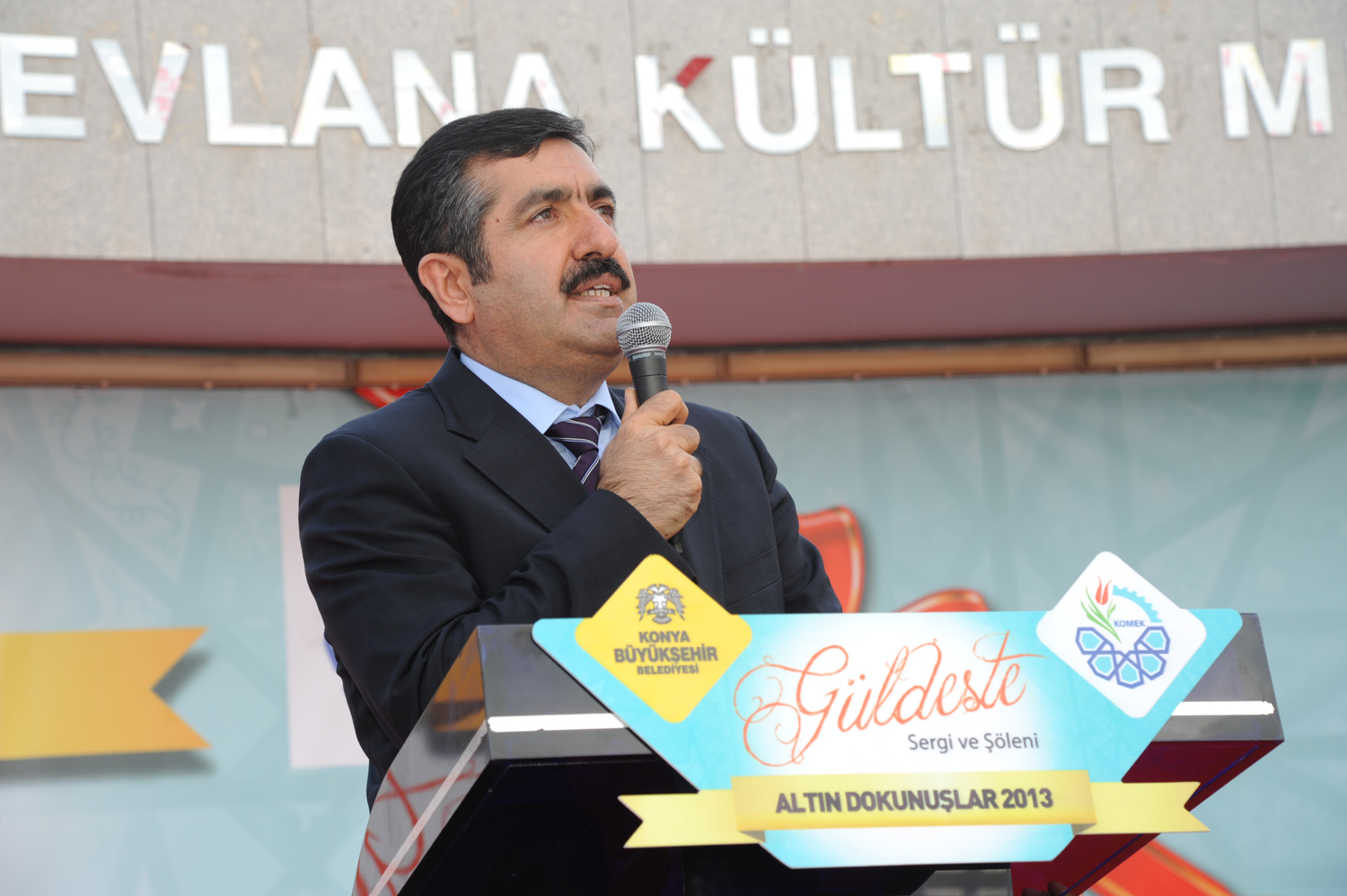 KOMEK Altın Dokunuşlar-Güldeste Sergisi Açıldı