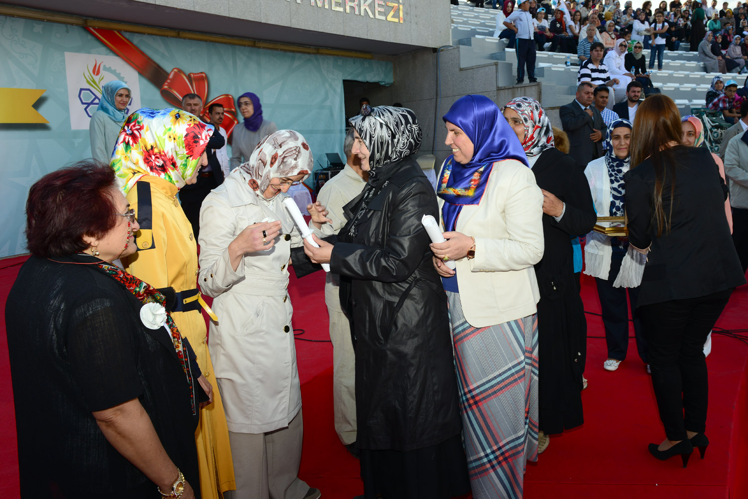 KOMEK Altın Dokunuşlar-Güldeste Sergisi Açıldı