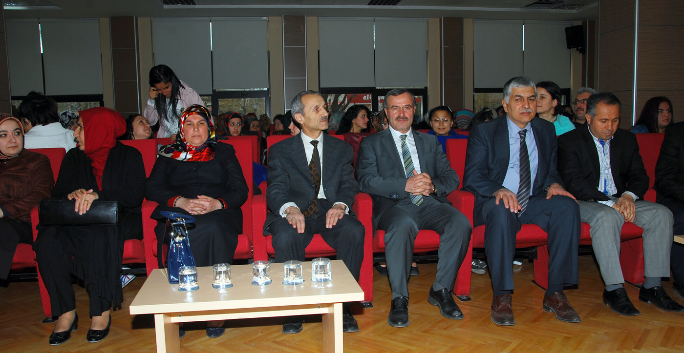 'Sevgiyle Birleşen Eller' Sergisi Açıldı