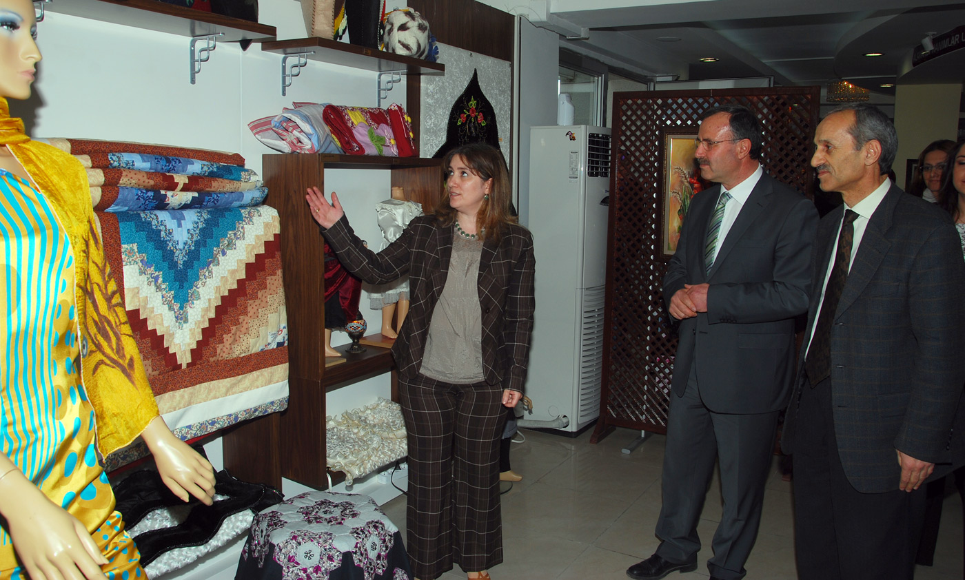 'Sevgiyle Birleşen Eller' Sergisi Açıldı
