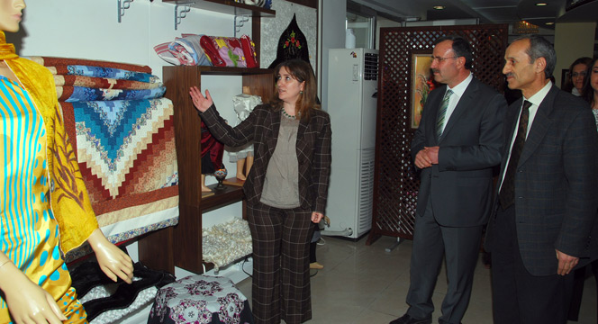 'Sevgiyle Birleşen Eller' Sergisi Açıldı