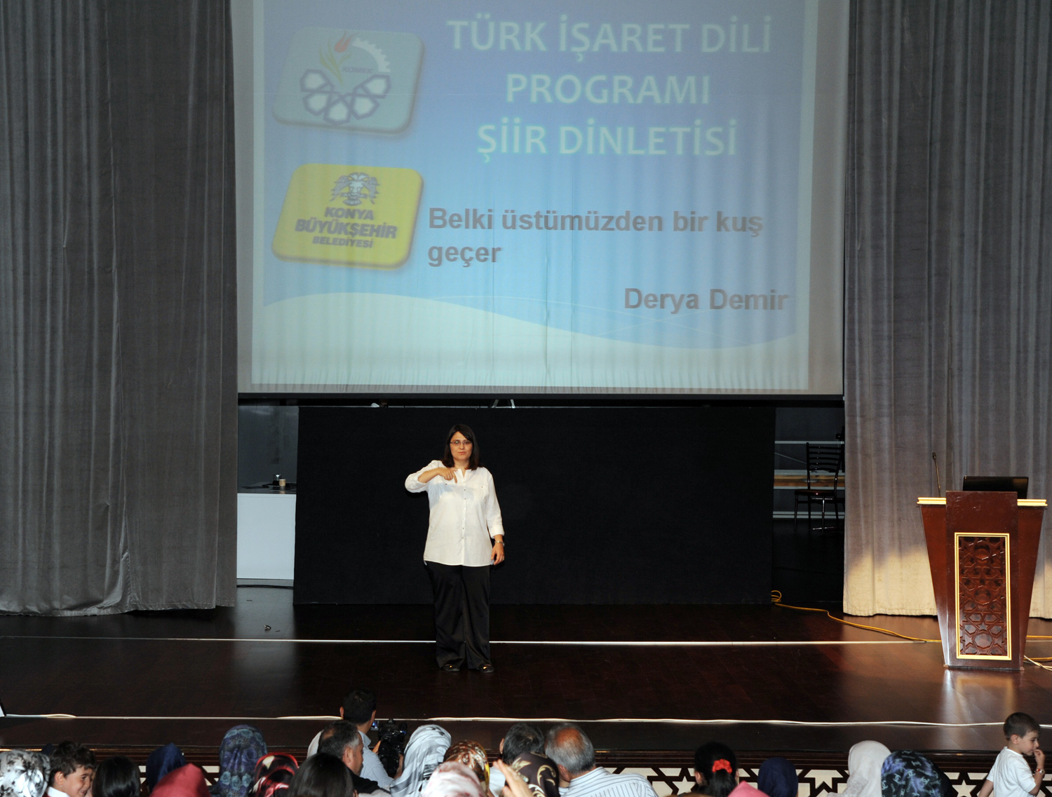 İşaret Diliyle Şiir Okudular, Şarkı Söylediler