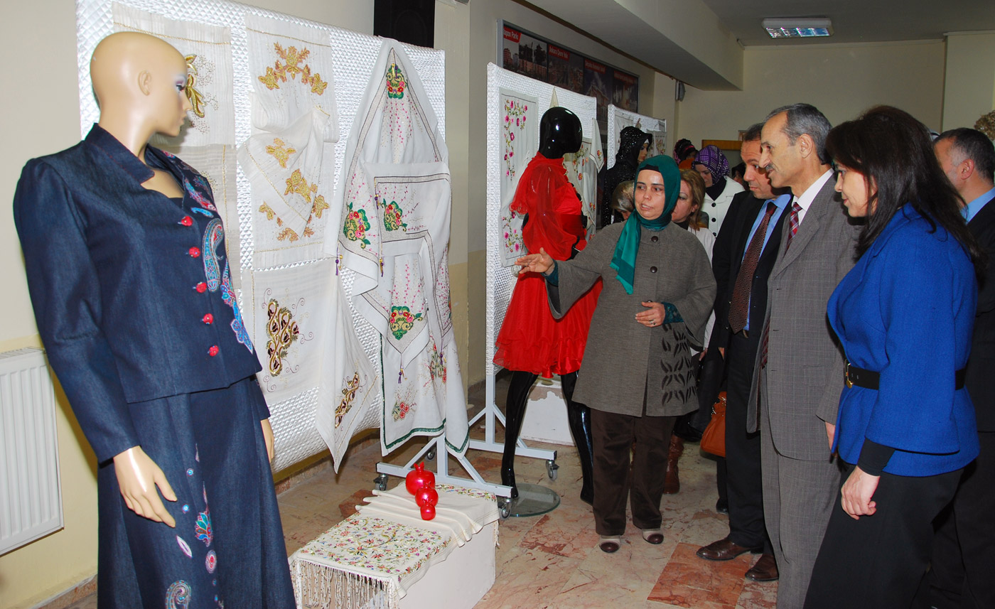 KOMEK B. Aymanas Kurs Merkezi Dönem Sonu Sergisi Açıldı