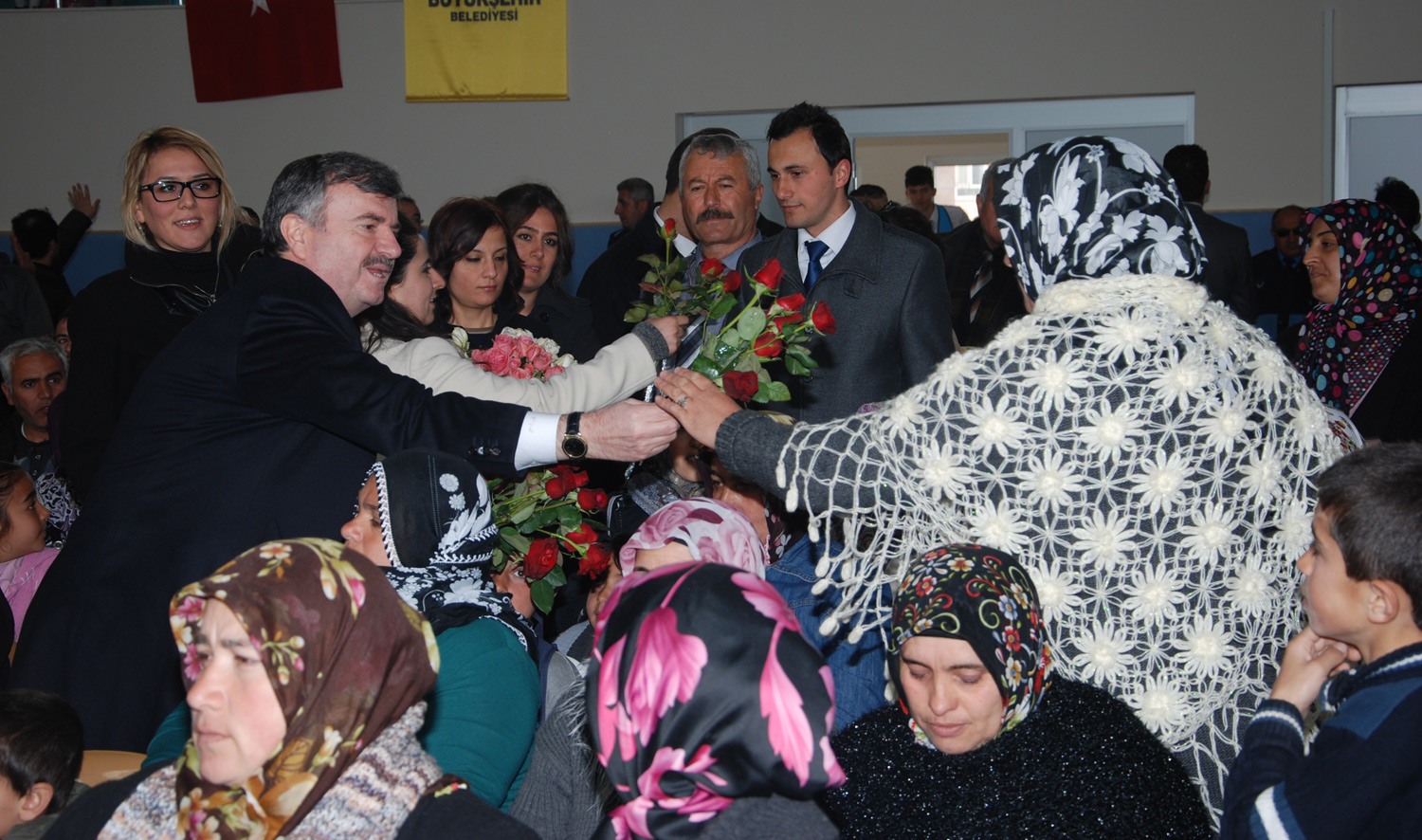 Başkan Akyürek Mahalle Meclisi'nde Kadınlar Günü'nü Kutladı