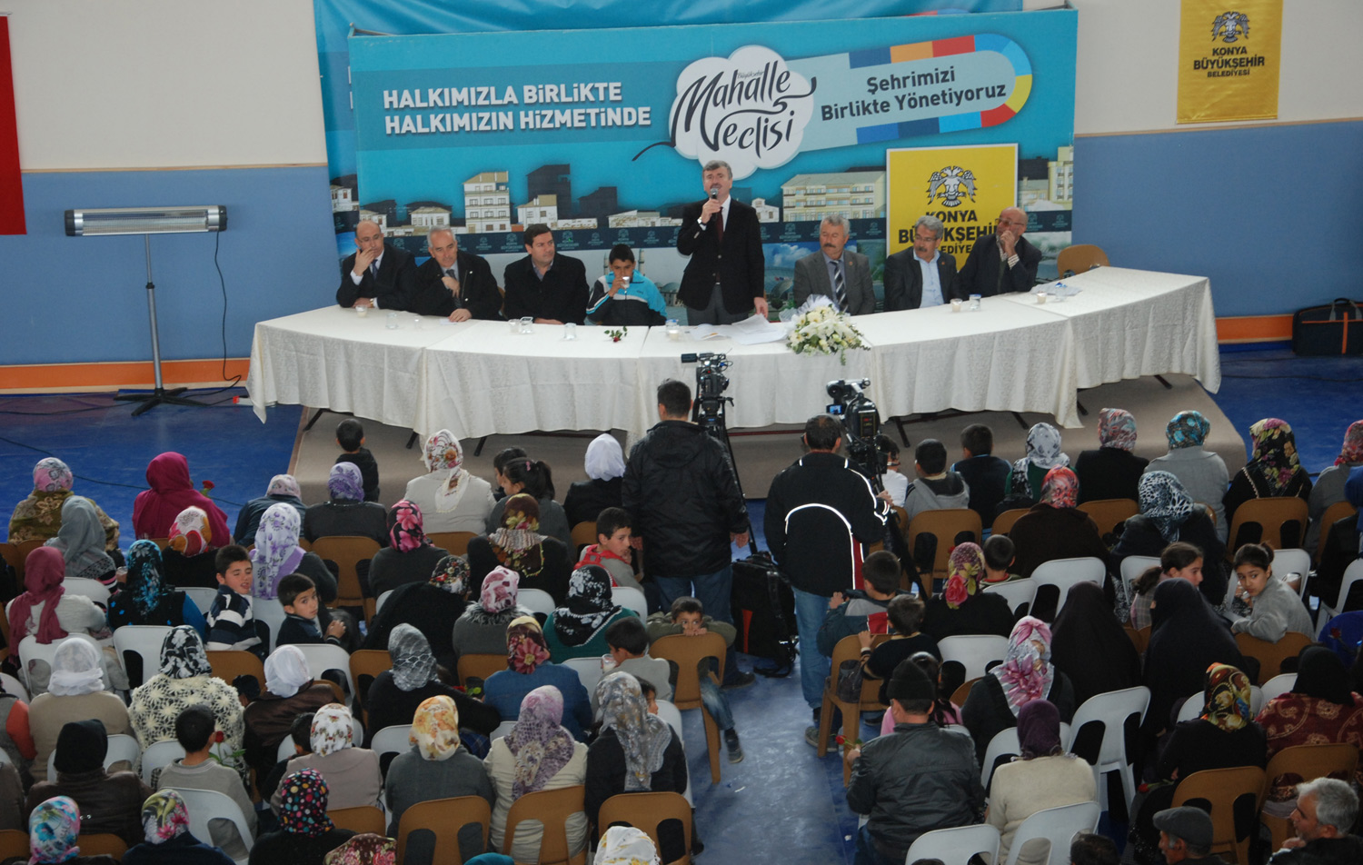 Başkan Akyürek Mahalle Meclisi'nde Kadınlar Günü'nü Kutladı