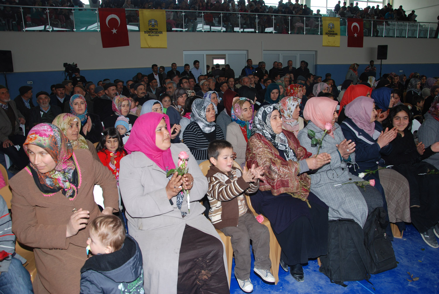 Başkan Akyürek Mahalle Meclisi'nde Kadınlar Günü'nü Kutladı