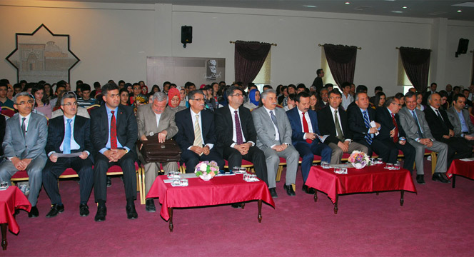 Necip Fazıl '30 Kitap 30 Konuşmacı' Konferansları İle Anılıyor
