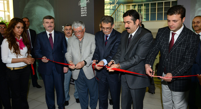 Necip Fazıl Sergi ve Video Projeksiyon Sunumuyla Anlatıldı