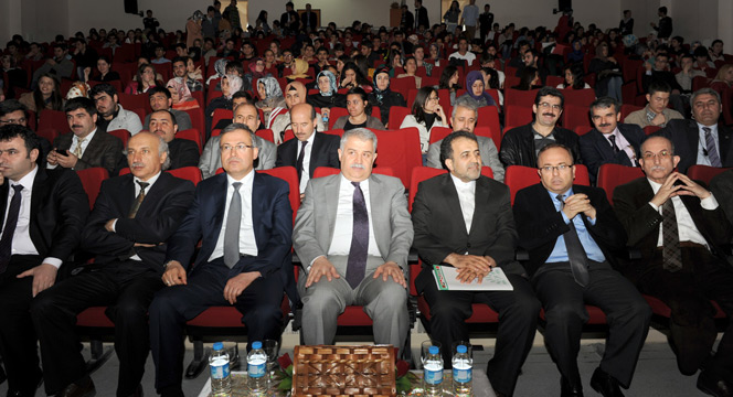 Genel Sekreter Musavi D-8'i Anlattı