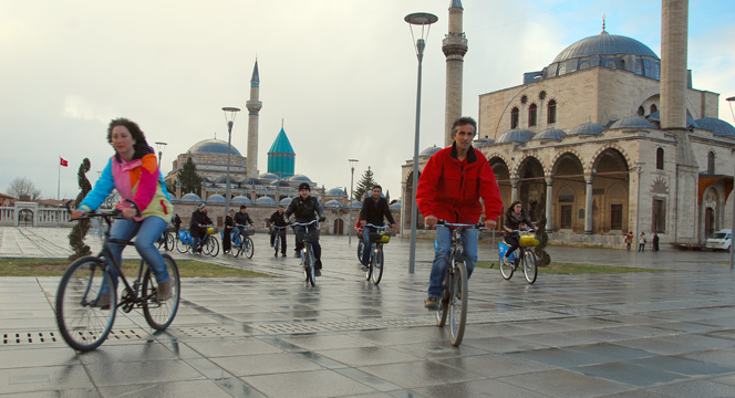 Barış ve Sevgi Mesajı İçin Bisikletle Dünya Turuna Konya'dan Başladılar