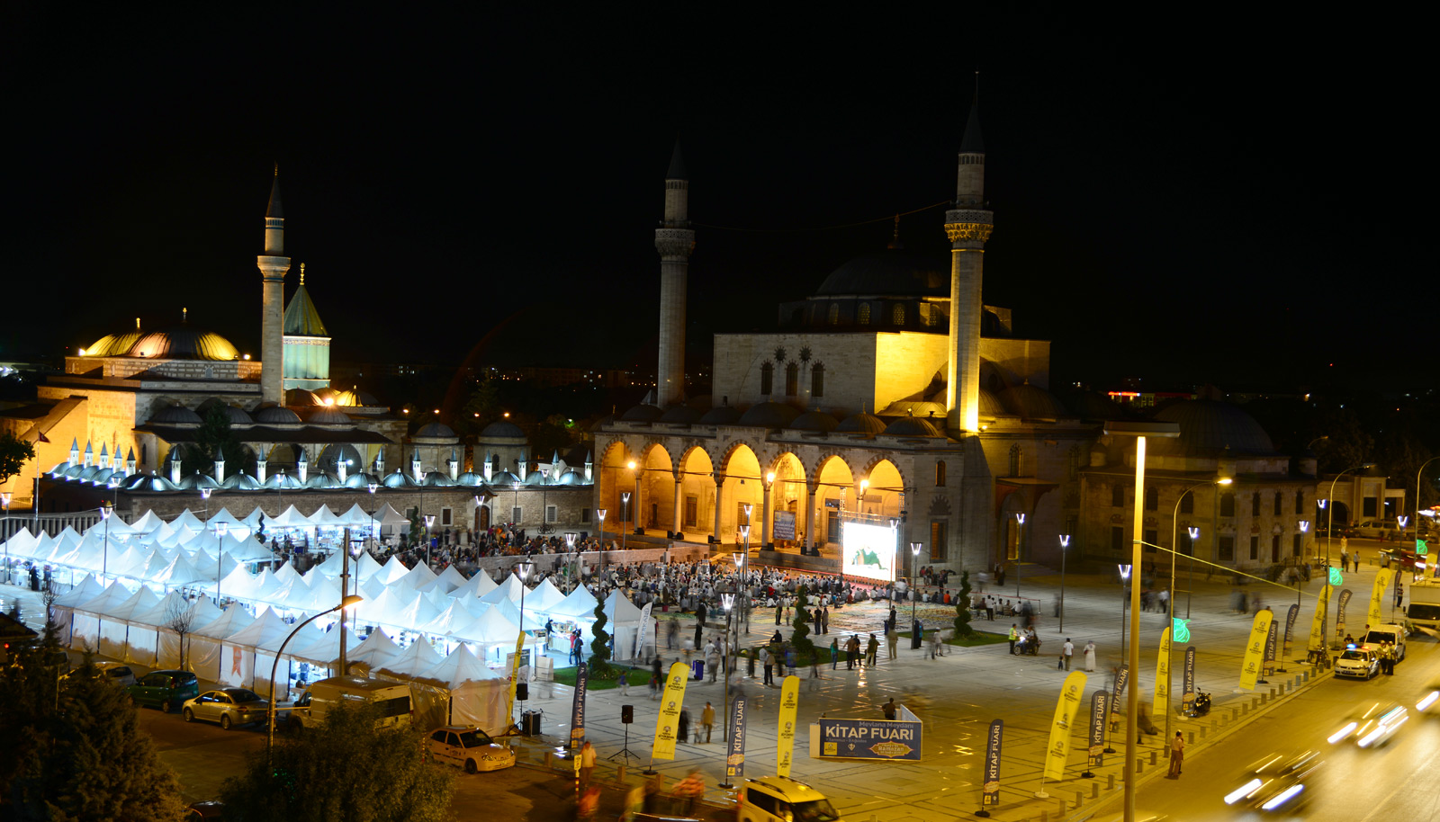 Mevlana Meydanı'nda Kitap Fuarı Açıldı