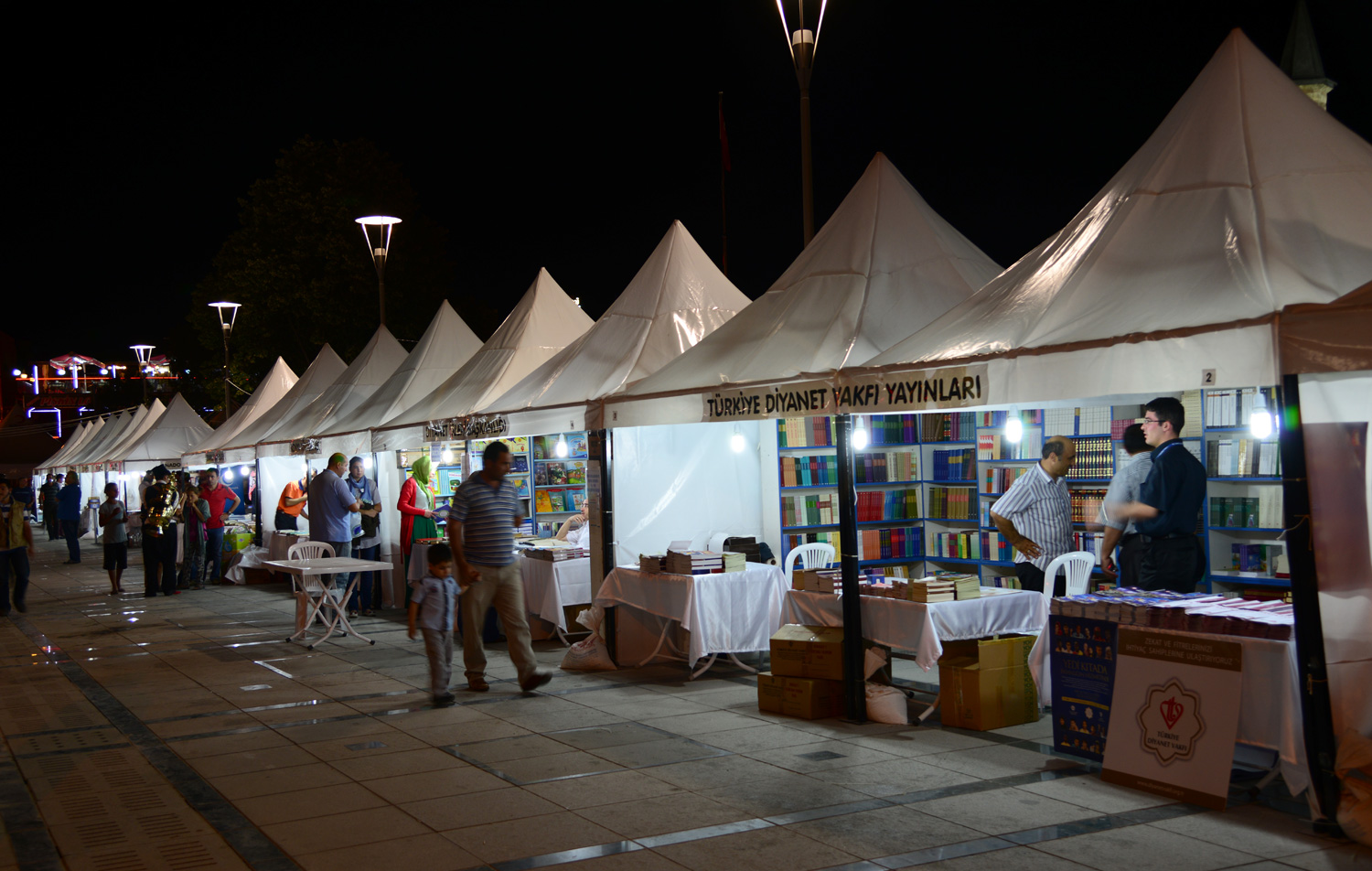 Mevlana Meydanı'nda Kitap Fuarı Açıldı