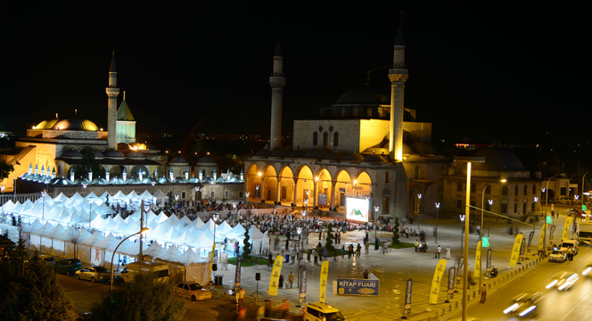 Mevlana Meydanı'nda Kitap Fuarı Açıldı