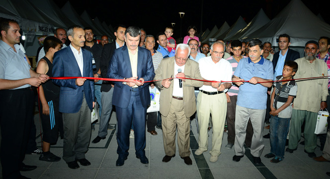 Mevlana Meydanı'nda Kitap Fuarı Açıldı