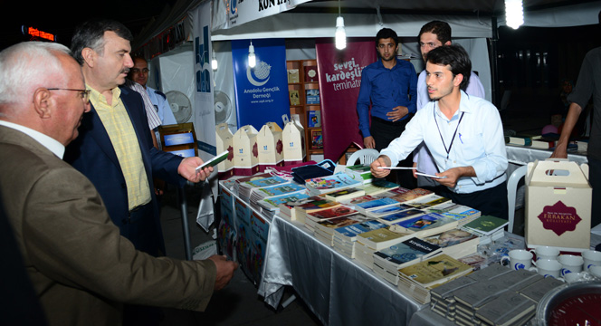 Mevlana Meydanı'nda Kitap Fuarı Açıldı