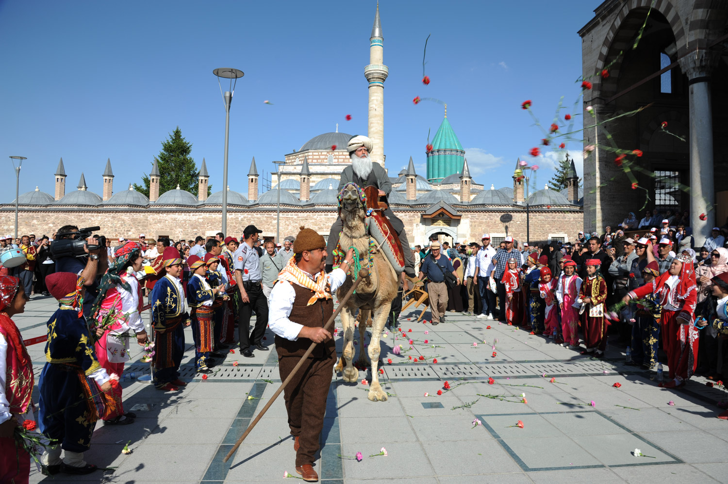 Hazreti Mevlana ve Ailesi 785. Kez Sevgiyle Karşılandı