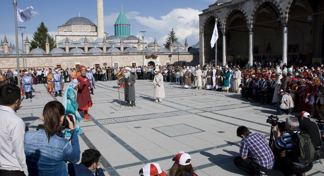 Hazreti Mevlana ve Ailesi 785. Kez Sevgiyle Karşılandı