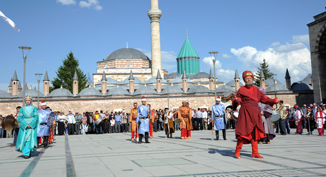 Hazreti Mevlana ve Ailesi 785. Kez Sevgiyle Karşılandı