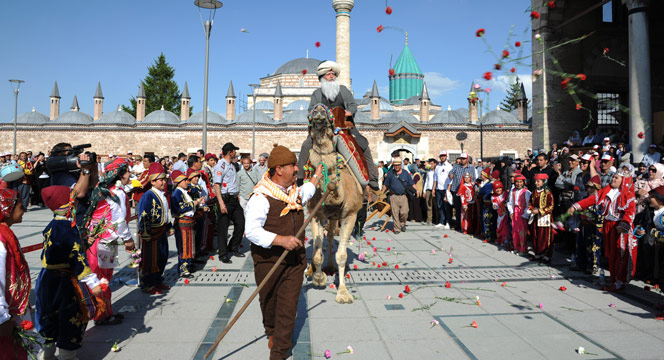 Hazreti Mevlana ve Ailesi 785. Kez Sevgiyle Karşılandı