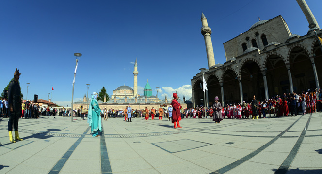 Hazreti Mevlana ve Ailesi 785. Kez Sevgiyle Karşılandı