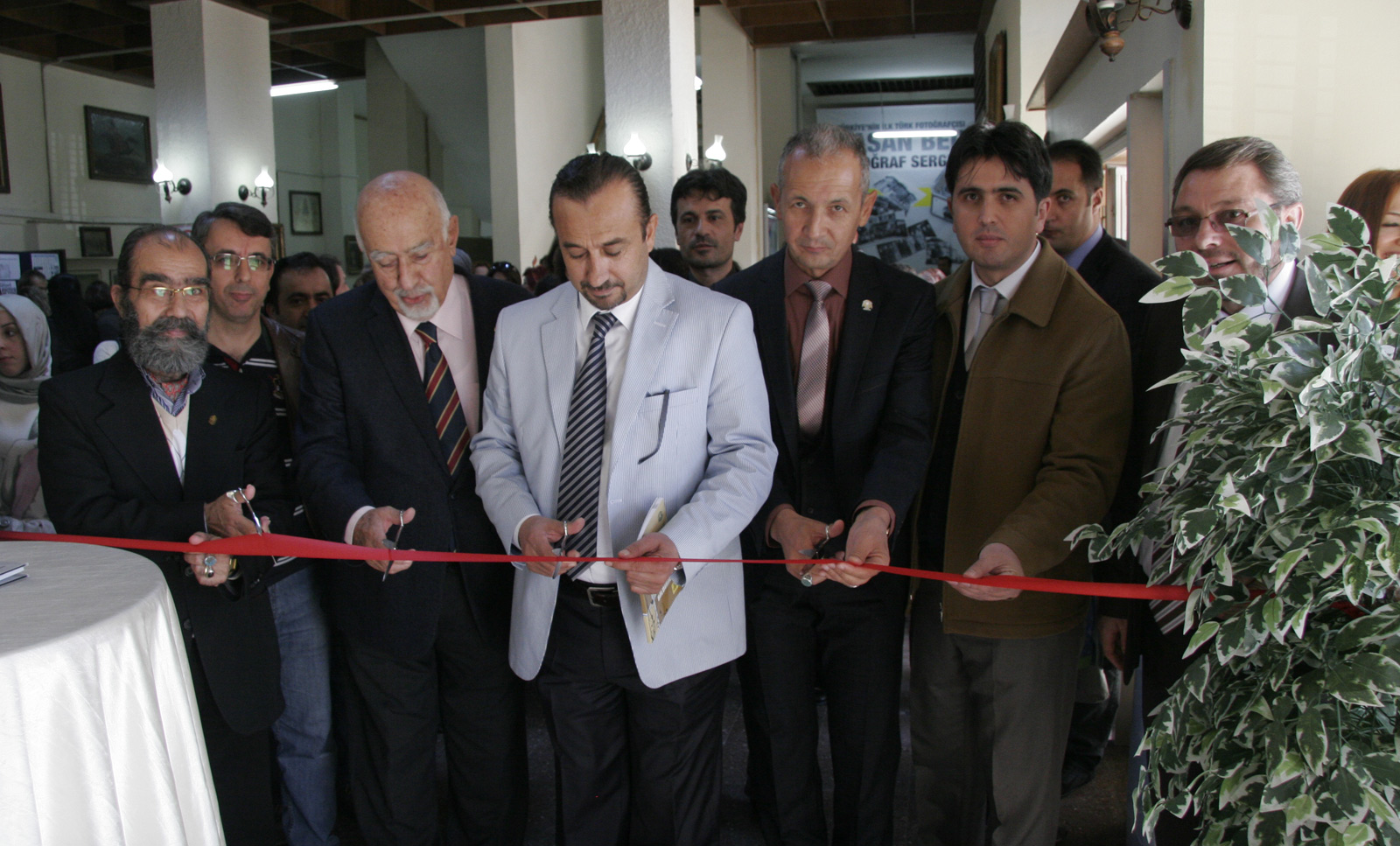Prof. Sabit Kalfagil'in Fotoğraf Sergisi İlgi Gördü