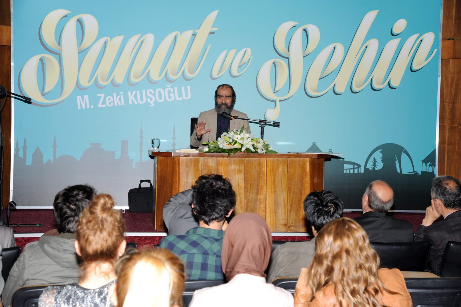 Prof. Dr. Kuşoğlu 'Sanat ve Şehir' Konusunu Anlattı