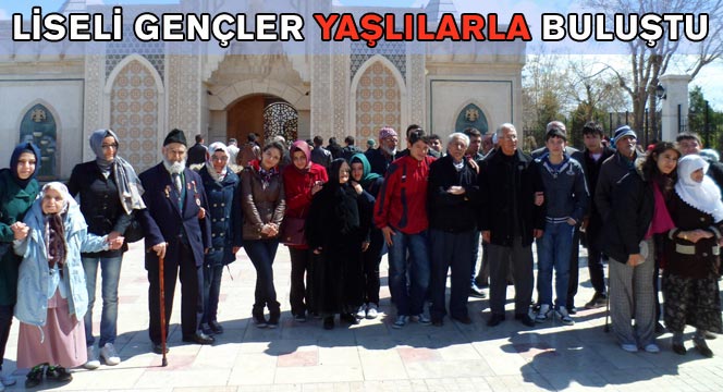 Liseli Gençler Yaşlılarla Buluştu