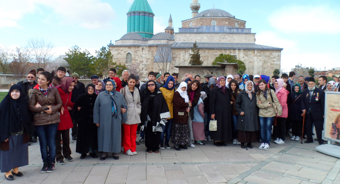 Liseli Gençler Yaşlılarla Buluştu